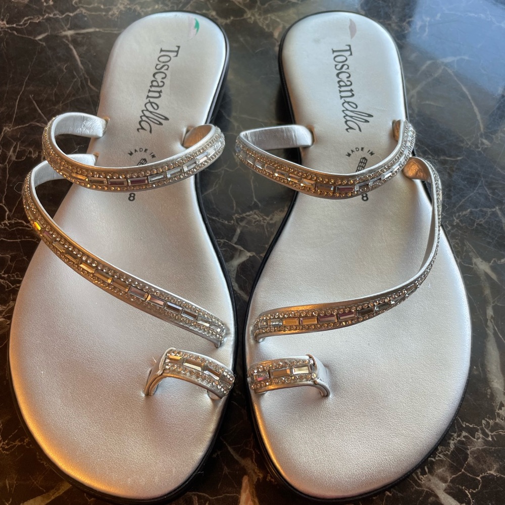 Never worn size 8 cute Toscanella sandals